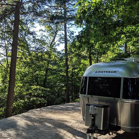 Airstream Caravel 2020 Loblolly Pines Adventure Camp Hotel Eureka Springs Bagian luar foto