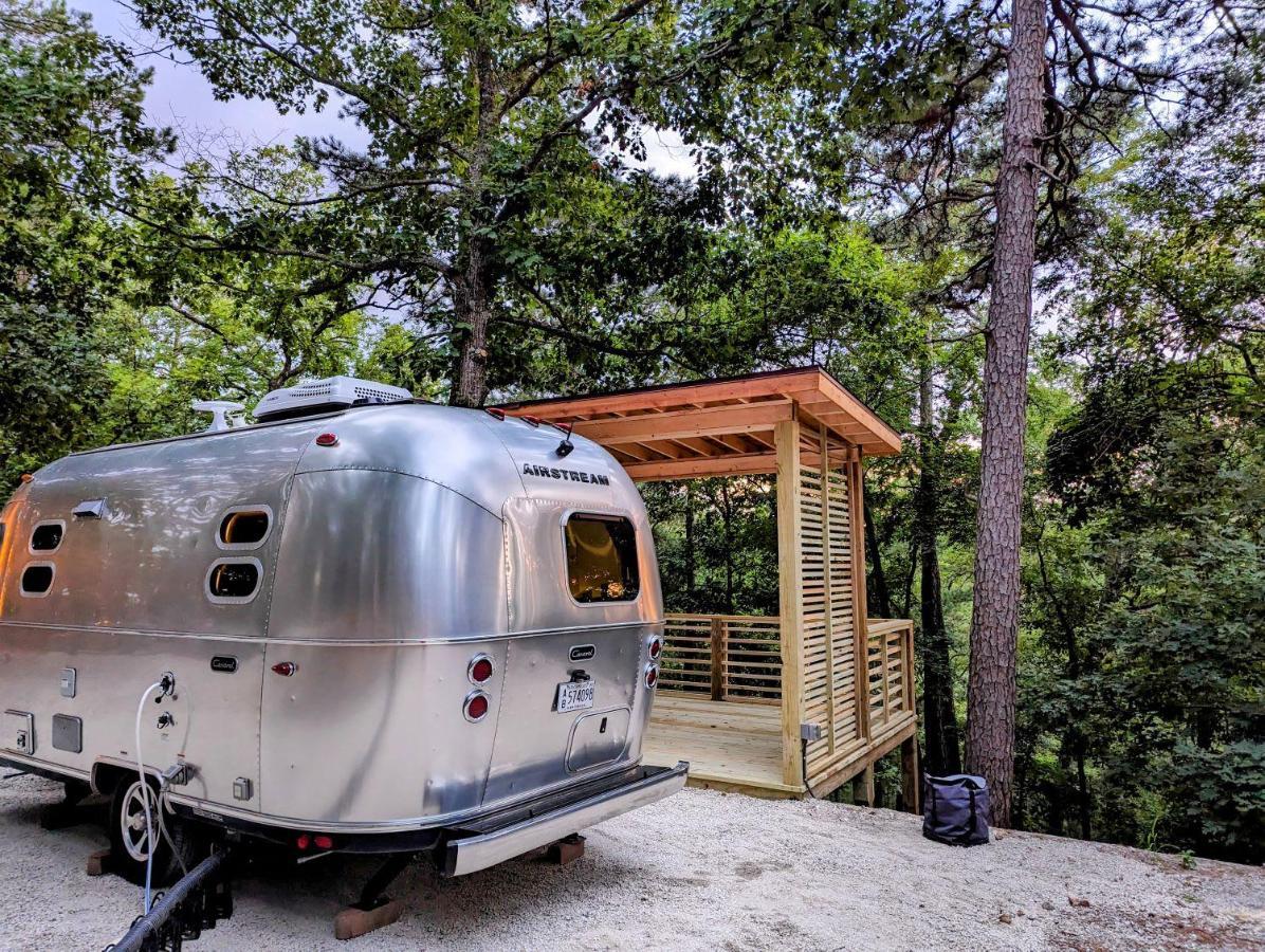 Airstream Caravel 2020 Loblolly Pines Adventure Camp Hotel Eureka Springs Bagian luar foto